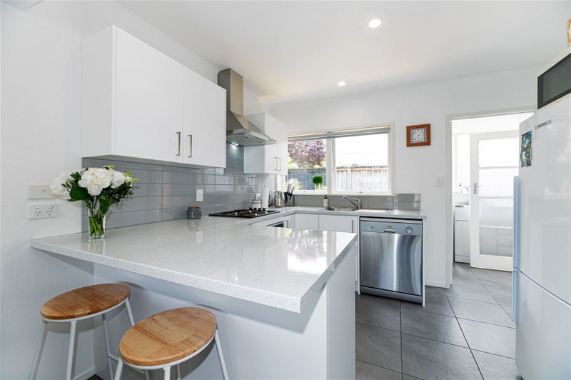 3/21 East Coast Road, Milford, Auckland - Carousel 2