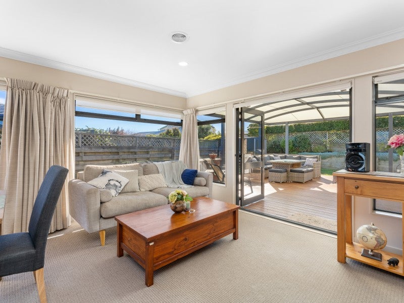 25 Fairview Terrace, Waipahihi, Taupo - Carousel 1