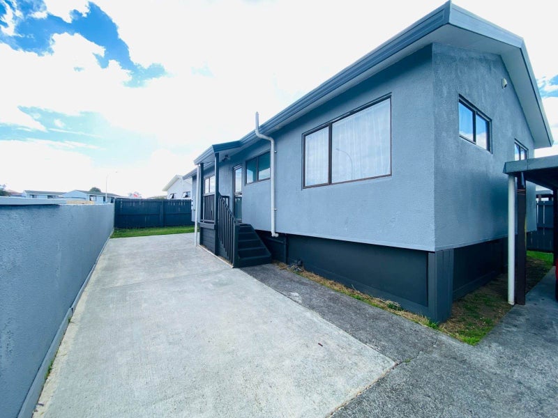 1/10 Solveig Place, Randwick Park, Auckland - Carousel 1