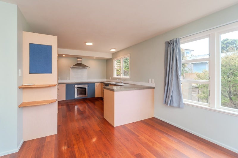 64 Eden Street, Island Bay, Wellington - Carousel 1
