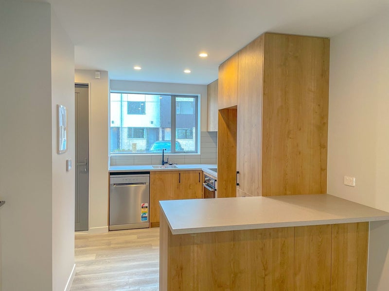 26 Te Ara O Te Amo Hohipene, Petone, Lower Hutt - Carousel 2