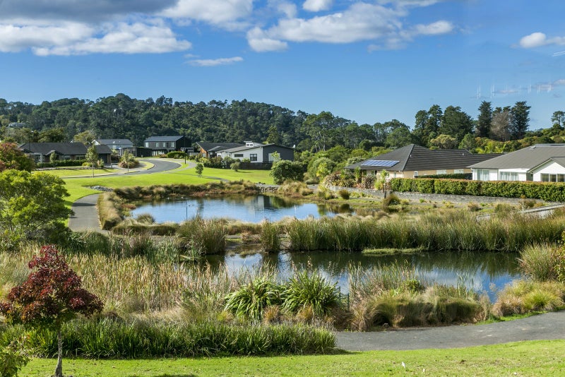 12 The Landing, Riverhead, Riverhead - Carousel 2