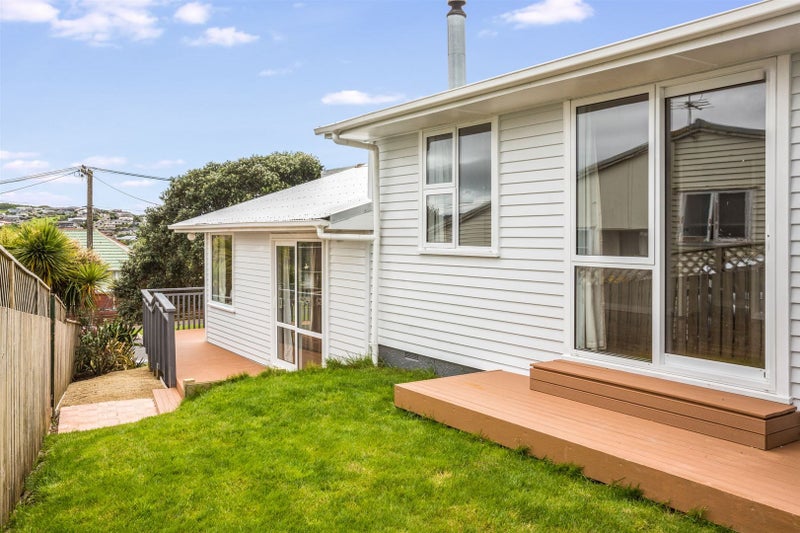 33 Miranda Street, Cannons Creek, Porirua - Carousel 2
