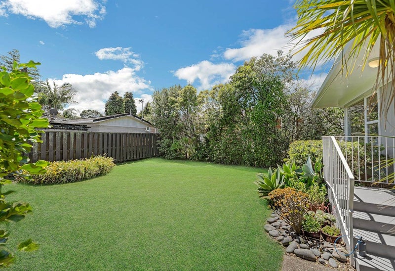 1/22 Evelyn Place, Hillcrest, Auckland - Carousel 2