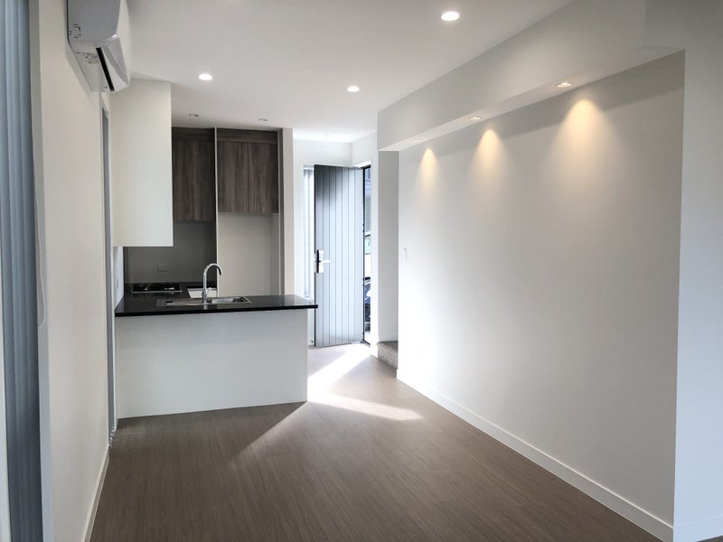 7/21 Akoranga Drive, Northcote, Auckland - Carousel 2