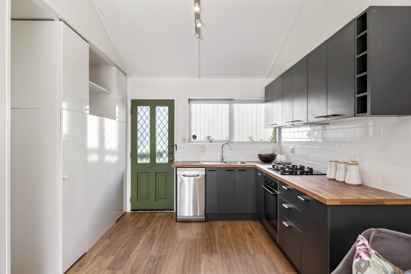 2/24 Hastings Parade, Devonport, Auckland - Carousel 2