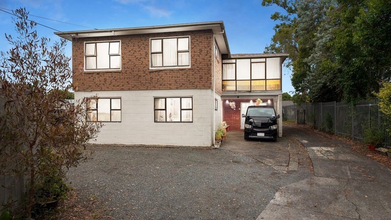 1 Sheridan Drive, New Lynn, Auckland - Carousel 1