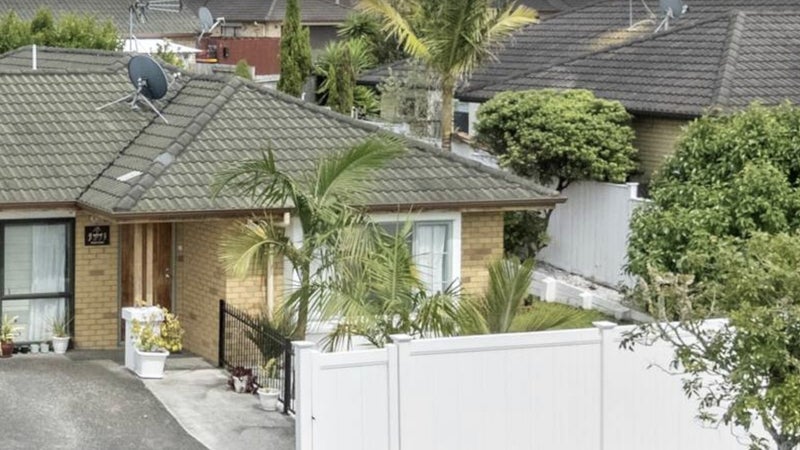 10 Ironstone Place, Randwick Park, Auckland - Carousel 1