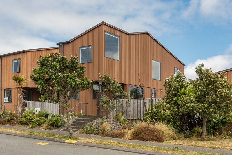 115 Woodridge Drive, Woodridge, Wellington - Carousel 1