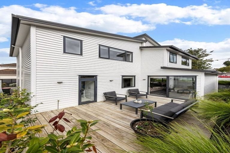 14 Peet Avenue, Royal Oak, Auckland - Carousel 2