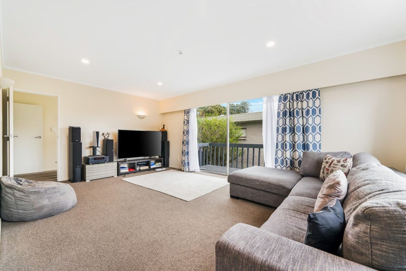 61 Merriefield Avenue, Forrest Hill, Auckland - Carousel 2