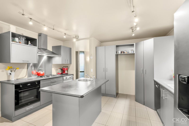 18 Arahiwi Grove, Tirohanga, Lower Hutt - Carousel 2