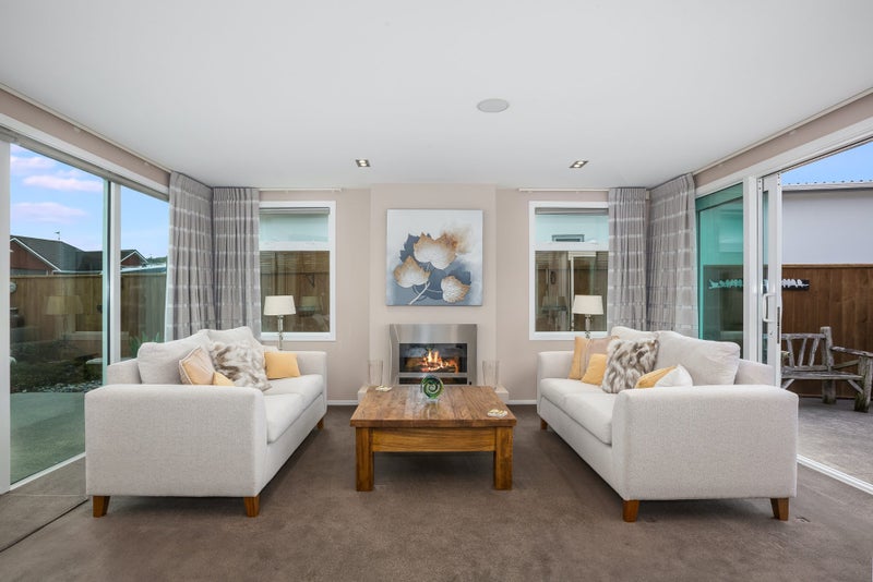 61 James Cook Drive, Whitby, Porirua - Carousel 2