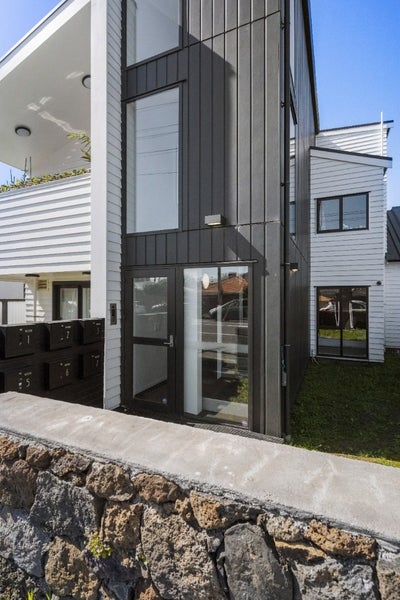 3/854 Mount Eden Road, Three Kings, Auckland - Carousel 1