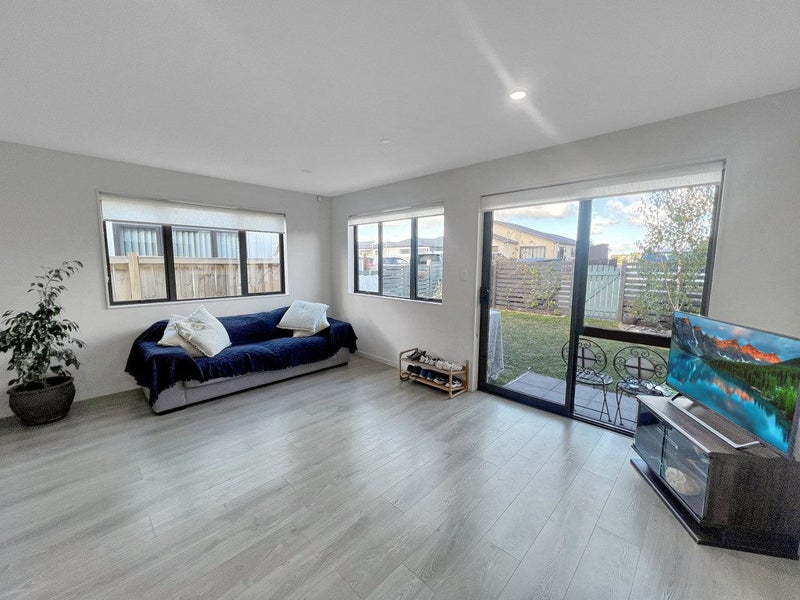 7B Tributary Parade, Karaka, Papakura - Carousel 2