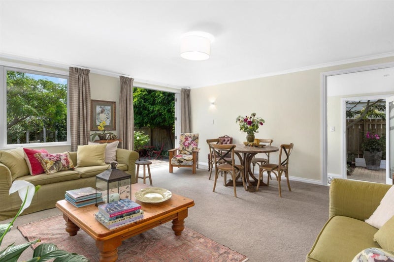 19 Paremata Crescent, Paremata, Porirua - Carousel 1