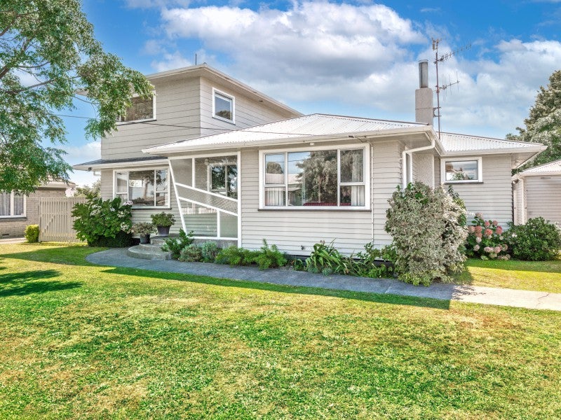 106 Warwick Road, Mayfair, Hastings - Carousel 2