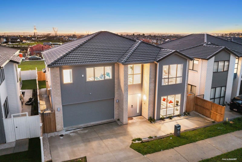 61 Charlestown Drive, Flat Bush, Auckland - Carousel 1