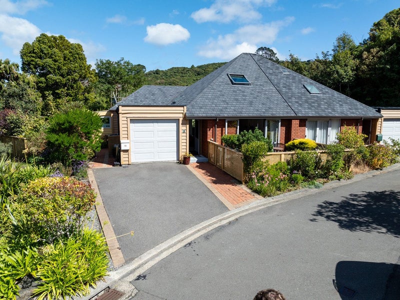 10 Futuna Close, Karori, Wellington - Carousel 1
