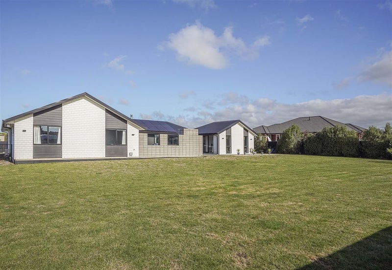 14 Quail Way, Amberley, Amberley - Carousel 2