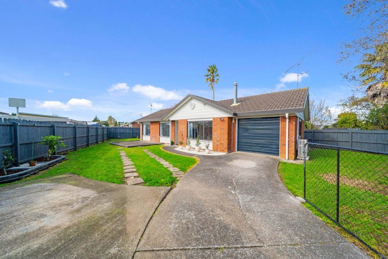 4 Horlicks Place, Randwick Park, Auckland - Carousel 1