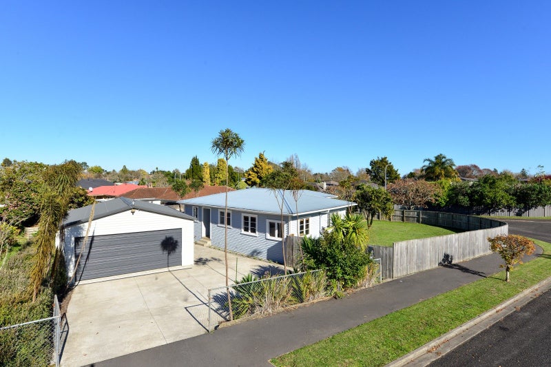 24 Bretton Terrace, Hillcrest, Hamilton - Carousel 1