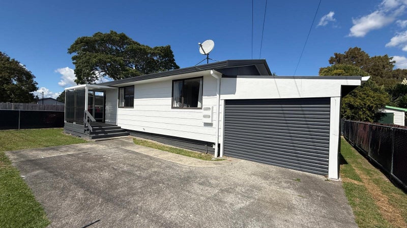 2/23 Station Road, Takanini, Auckland - Carousel 13