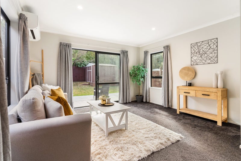 30 Tutuwhatu Crescent, Weymouth, Auckland - Carousel 2