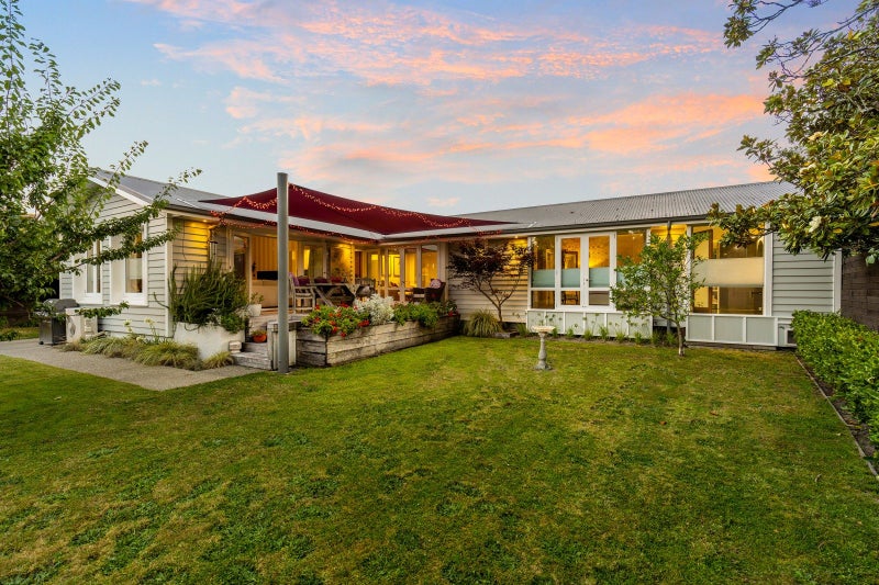 353 Hardy Street, Nelson, Nelson - Carousel 1