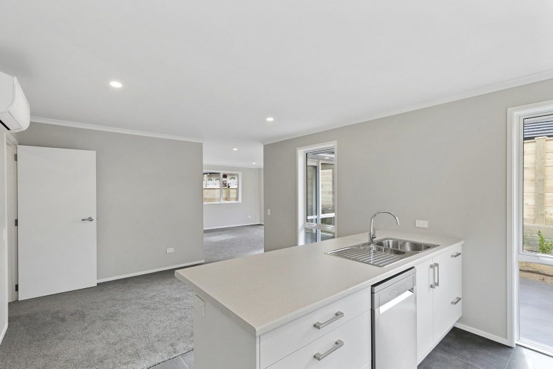 8 Martingale Drive, Whitby, Porirua - Carousel 2