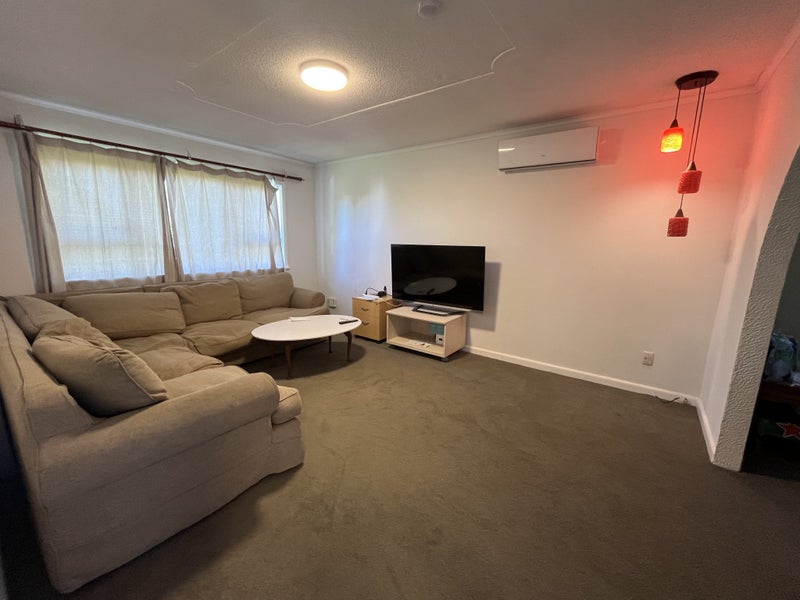 20 Kauri Glen Road, Northcote, Auckland - Carousel 1