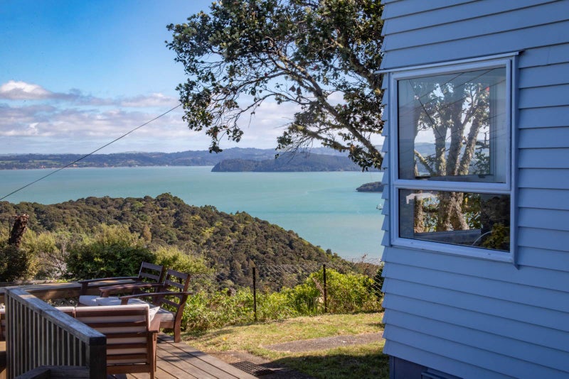 107 Victory Road, Laingholm, Auckland - Carousel 1