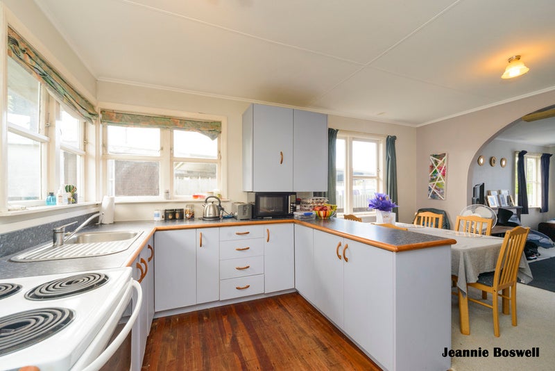 11 Leslie Avenue, Cloverlea, Palmerston North - Carousel 2