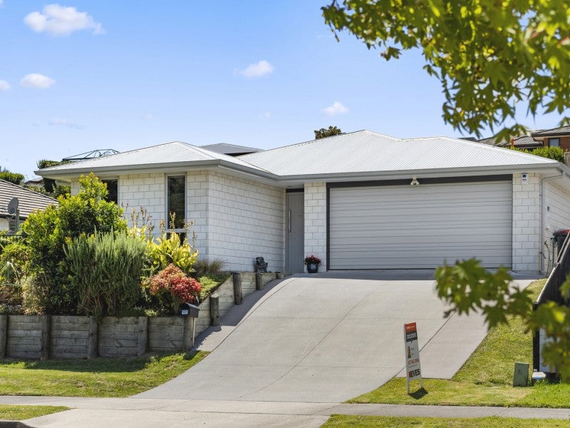 101 Ballintoy Park Drive, Welcome Bay, Tauranga - Carousel 1