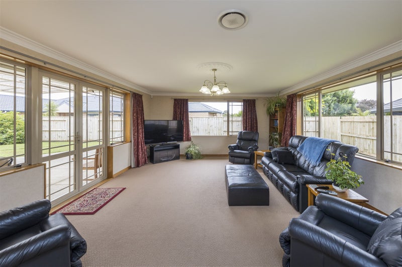 11 Brookside Close, Highbury, Palmerston North - Carousel 2