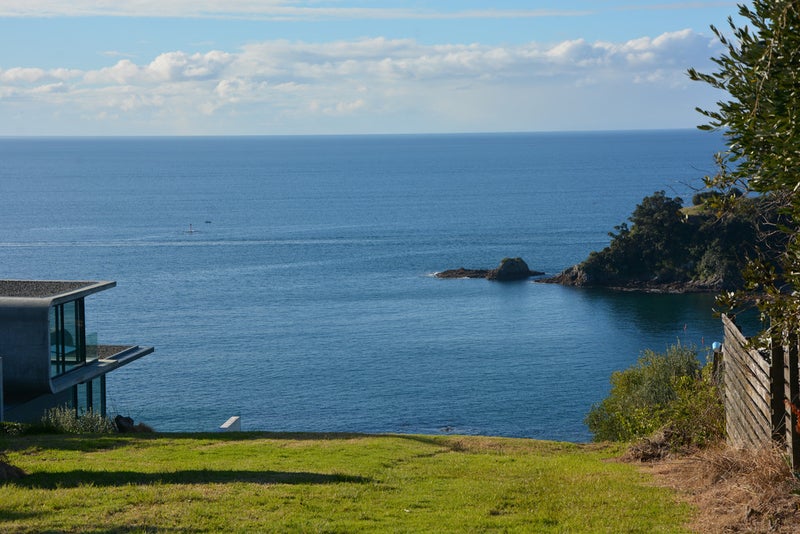 37 Queens Drive, Oneroa, Waiheke Island - Carousel 1