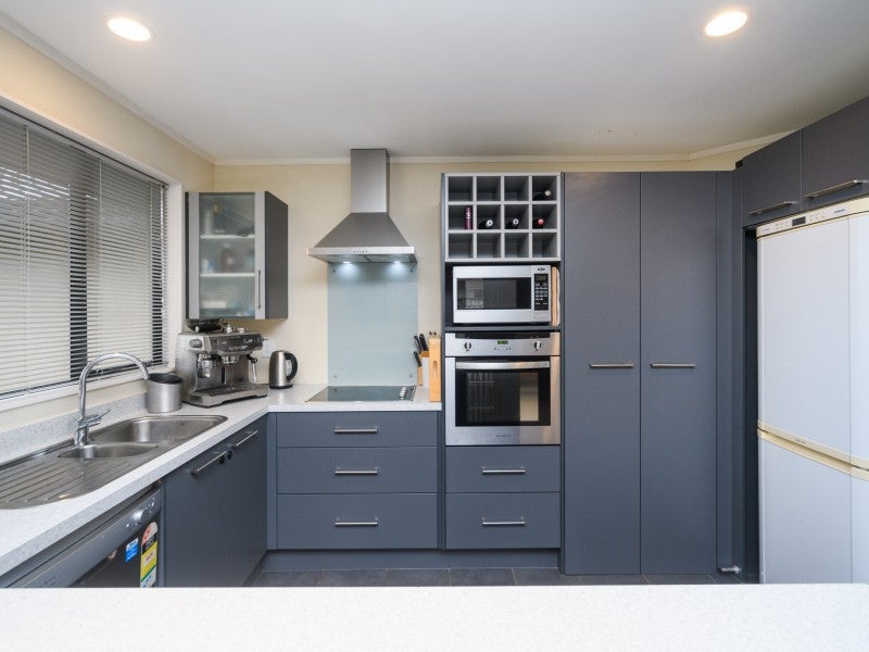 17 Branigan Parade, Kelvin Grove, Palmerston North - Carousel 2