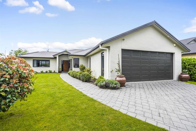 11 Wiltshire Drive, Huntington, Hamilton - Carousel 1