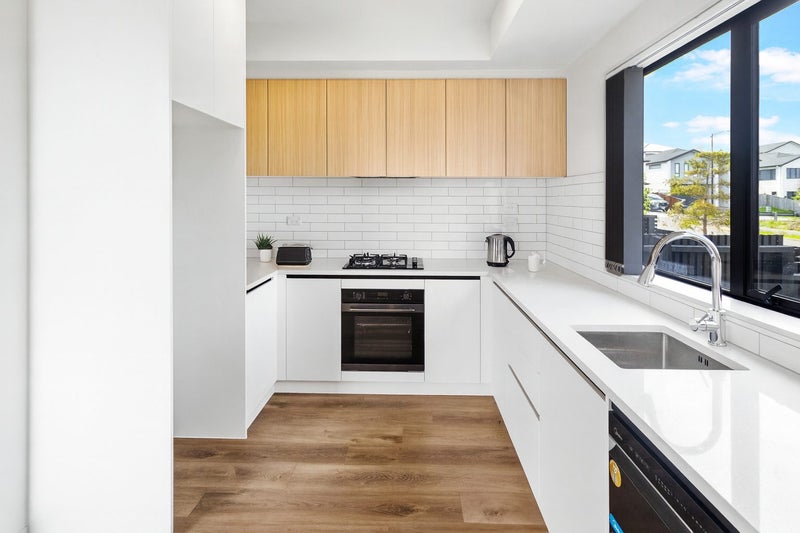 24 Hera Street, Flat Bush, Auckland - Carousel 2