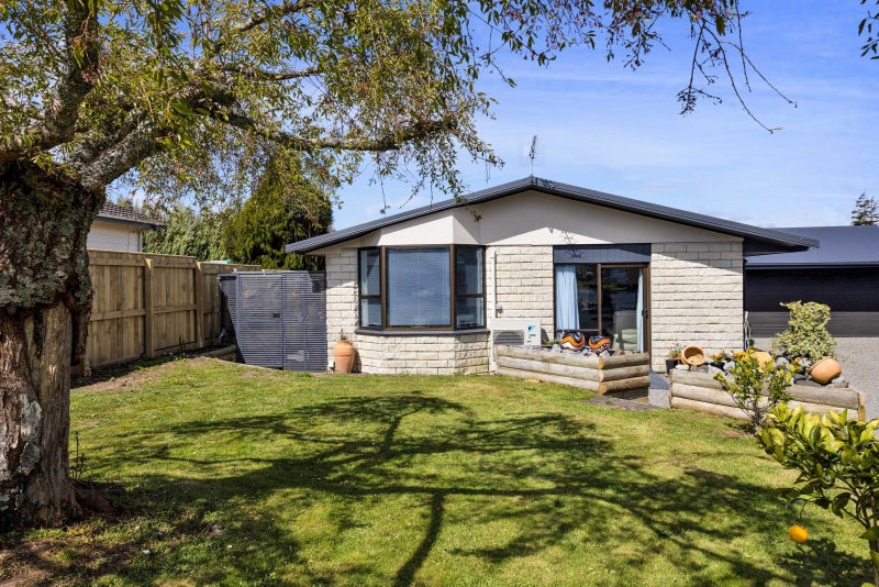 20 Montjoy Street, Stratford - Carousel 24