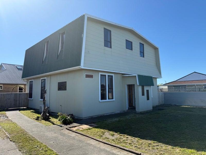 31 Meeanee Quay, Westshore, Napier - Carousel 1