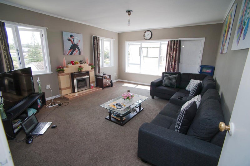 409 Hillsborough Road, Hillsborough, Auckland - Carousel 2