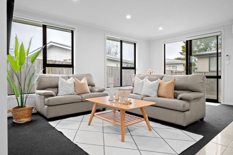 2/3 Helena Road, Hillcrest, Hamilton - Carousel 2