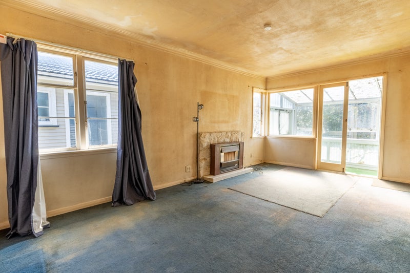 20 Raroa Terrace, Tawa, Wellington - Carousel 2