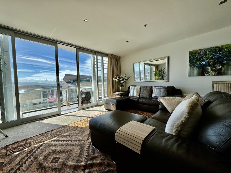 8E/42 Cable Street, Te Aro, Wellington - Carousel 1
