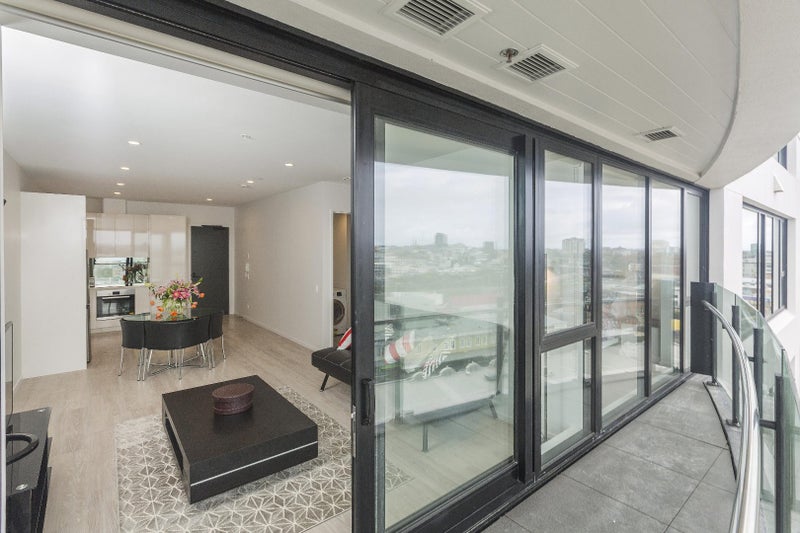 1404/8 Hereford Street, Freemans Bay, Auckland - Carousel 2