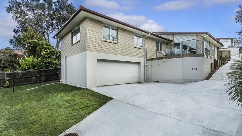 19B Te Atatu Road, Te Atatu South, Auckland - Carousel 1