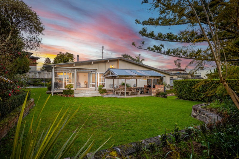 27 Anich Road, Massey, Auckland - Carousel 1