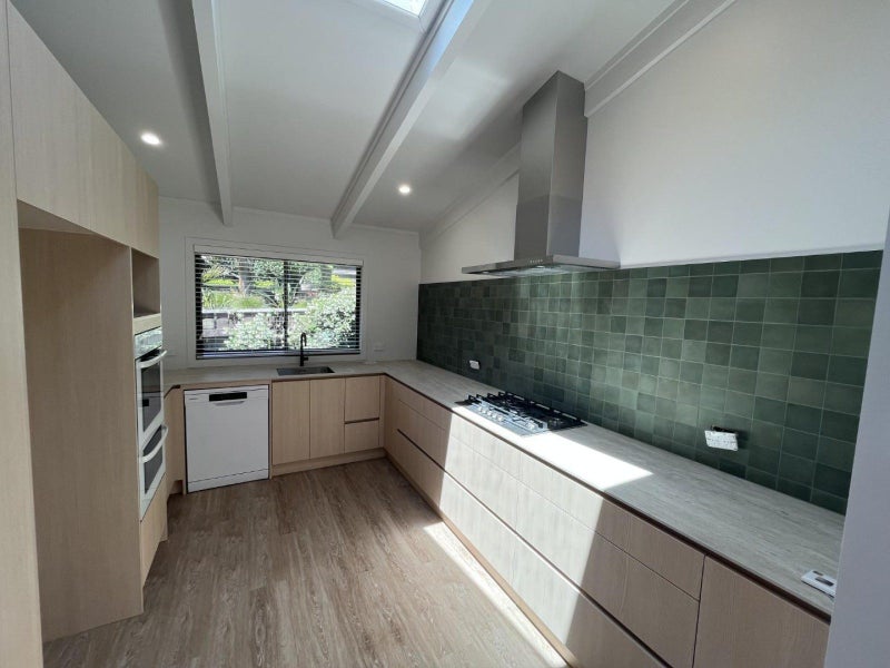 15 Sequoia Grove, Merrilands, New Plymouth - Carousel 2