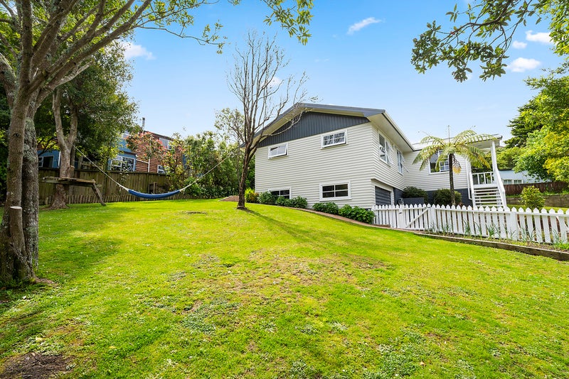 12 Atahu Grove, Tirohanga, Lower Hutt - Carousel 17